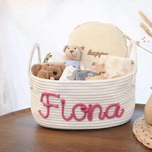 Personalisierter Babypartygeschenkkorb, kundenspezifischer Monogrammkorb, geschlechtsneutraler Babygeschenkkorb, Neugeborenengeschenk, Wäschekorb, Kinderzimmer-Aufbewahrung