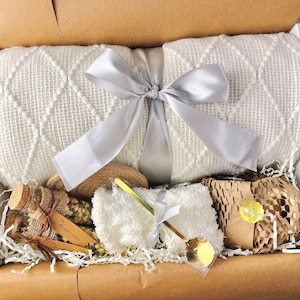 Gift Box for Women,Gift Bakset for Mom,Sympathy gift basket,Sympathy gift basket,Birthday Box for Her, Bestie gift,Sisters, Wife Gift.