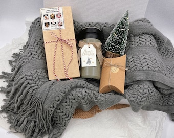 Caja de regalo navideña Hygge, termo personalizado, manta acogedora, calcetines, taza