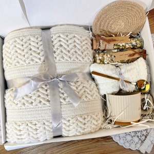 Christmas gift basket,Sent sunshine Gift Box for Women,Gift Bakset for Mom,Birthday Box for Her, Bestie gift,Sisters, Wife Gift.