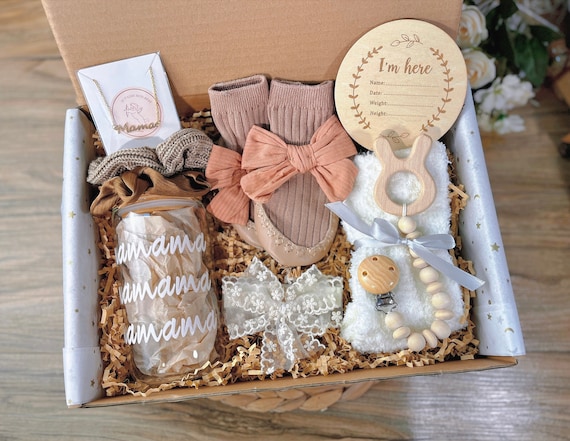 New baby girl gift set with blanket,New mom gift, pregnancy gift,  baby shower gift, Baby Hamper,new mom gift, postpartum gift for new mom