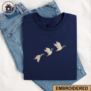 Camisa bordada com pato voador, camiseta ou moletom com pato-real, presente bordado com pássaro-real, camisa para amantes da natureza ao ar livre