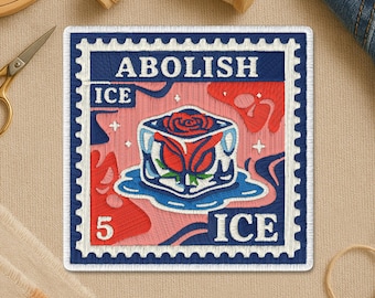 Puede incluir: Parche bordado con diseño de sello postal. El parche presenta las palabras "ABOLISH ICE" y un gráfico de una rosa en un bloque de hielo. El fondo es rosa y azul. El texto en la parte inferior dice: "No se puede comprar la felicidad... pero se pueden comprar parches."