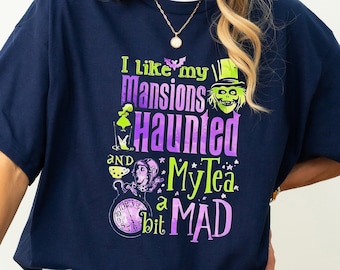 Camiseta "Me gustan mis mansiones embrujadas, mi té un poco loco", camiseta de fiesta de Halloween de Disneyland, camiseta de fantasma de caja de sombreros de Disney, camiseta de la mansión embrujada de Disney
