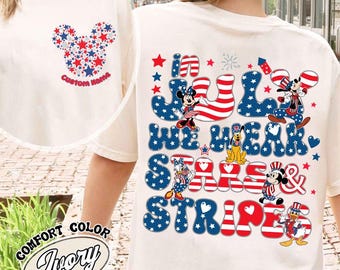Anpassad Disney Musse Pigg och vänner i juli Vi bär stjärnor och ränder USA T-shirt, 4 juli T-shirt, Disney Patriotic T-shirt, Main Street USA T-shirt