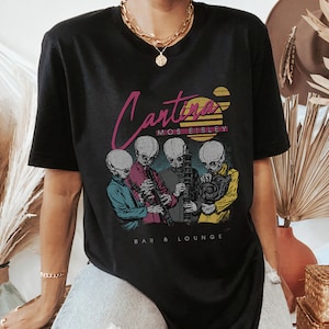 Vintage Star Wars Classic Cantina Mos Eisley Bar & Lounge Group Shot T-Shirt, Disneyland Family Matching Shirt, Galaxy&#39;s Edge Shirt