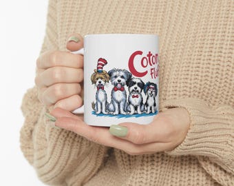 Puede incluir: Taza de cerámica blanca con una ilustración roja, blanca y azul de cinco perros Coton de Tulear. El texto "Coton de Tulear Fluff" está impreso en rojo en la taza.