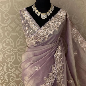 Sari travail manuel en organza de tissu blanc lavande zardozi indien pakistanais, sari artisanal pour femme, sari travail manuel avec chemisier à découcher