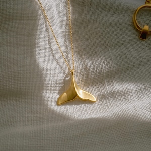 Handcrafted Whale Tail Necklace – Gold-Plated Ocean Pendant – Symbol of Freedom & Strength – Minimalist Nautical Jewelry – Gift for Her
