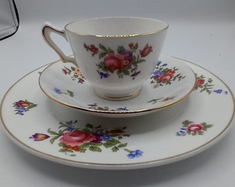 Porcelaine fine du Staffordshire - Fleurs royales à finition dorée…