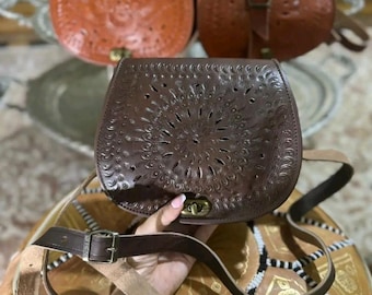 Borsa a tracolla in pelle fatta a mano, borsa a spalla in stile marocchino vintage, borsetta in vera pelle lavorata, borsa artigianale boho da donna