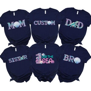 a group of shirts with the words mom and dad on them