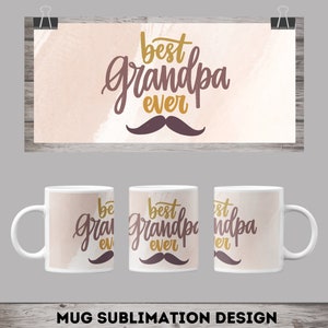 Peut inclure: Mugs en céramique blanche avec l'inscription "Best Grandpa Ever" en écriture cursive, une moustache et un fond aquarelle. Les mugs sont de 312 ml à 425 ml. Une bannière avec le même design est au-dessus.