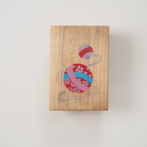 Beautiful ball pattern paulownia box