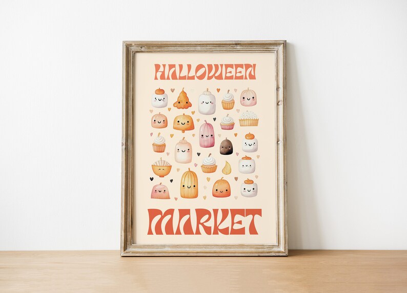 Puede incluir: Una impresi&oacute;n enmarcada con un fondo naranja claro que presenta el texto "HALLOWEEN MARKET" en una fuente retro. La impresi&oacute;n est&aacute; llena de im&aacute;genes de dibujos animados lindos de calabazas, cupcakes y malvaviscos.