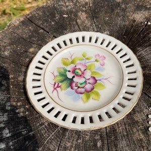 Vintage Hand Painted Floral Plate With Gold Trim