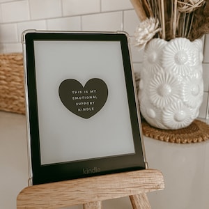 FULL SCREEN, no borders Kindle Lock Screen - This is my emotional support kindle