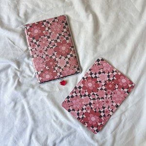 Kindle Insert - Floral Checkers