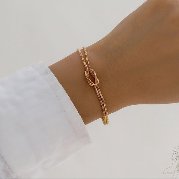 Dainty Love Knot Bracelet