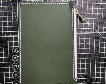 Handmade Green Leather Zip Pouch 4.5x6.5 – Large Utility Wallet Travel Card Cash Organizer