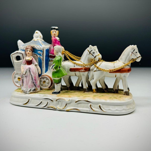 Victoriaans porseleinen beeldje, barok standbeeld van koets met paarden,Dresden-stijl, antieke mannen  vrouwen, decoratieve collectie 1950's