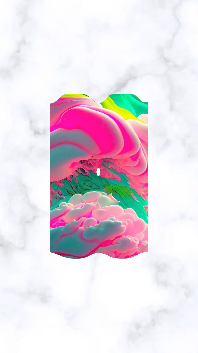 Puede incluir: Impresi&oacute;n digital de arte abstracto con colores rosa, verde y azul. La impresi&oacute;n tiene un borde ondulado y un peque&ntilde;o agujero en el centro.