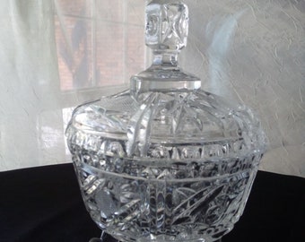 Plat en verre en cristal avec couvercle plat à bonbons vintage en verre épais sur pied sucrier en verre avec couvercle sucrier ancien élégant bol en verre fostoria