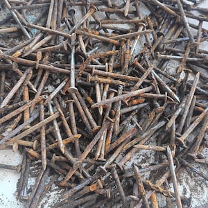Rusty nails rusted hardware 20 nails Mixed Media supplies rust dying metal found objects industrial metal rusty metal pieces