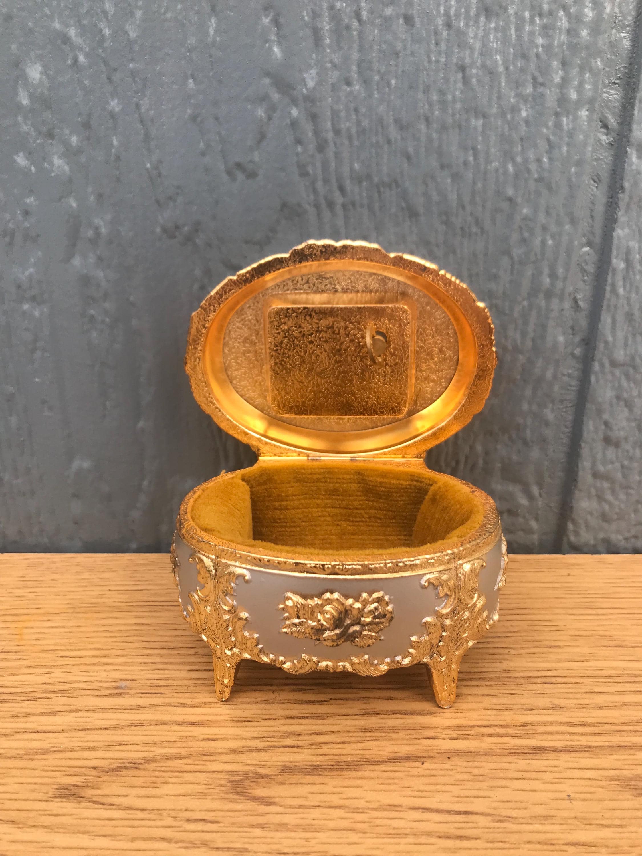 ヴィンテージオルゴール、小さなジュエリーボックス、孔雀の模様が入っ