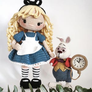 Alice in Wonderland Amigurumi Doll – Handmade Crochet Toy – Fairytale Plush – Wonderland Gift – Cute Stuffed Doll – Collectible Figure
