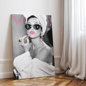 Affiche Audrey Hepburn, couverture du magazine Vogue, imprimé vintage tendance, image de mode emblématique noir et blanc, peinture murale féministe, art rétro