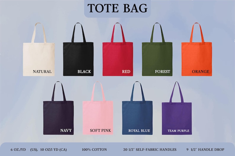 Puede incluir: Una colecci&oacute;n de nueve bolsas de tela rectangulares en color natural, negro, rojo, verde bosque, naranja, azul marino, rosa suave, azul real y morado. Cada bolsa tiene dos asas y el texto TOTE BAG, con tela de 203 g/m y 24 cm de ca&iacute;da de asa.