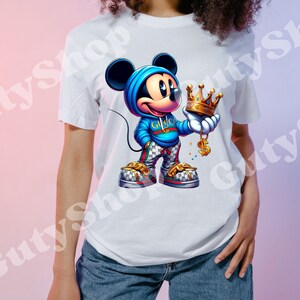 petite souris avec couronne robe de marque png