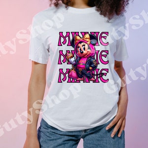petite souris rose png avec des vêtements de marque