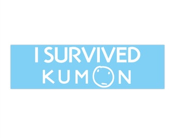 J'ai survécu à Kumon | Adhésif pour pare-chocs ET aimant | Autocollant drôle de meme | 8,7 po. X 2,7 po. | Qualité supérieure imperméable à l'eau