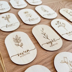 Cartes d’étape mensuelles | Cartes jalons en bois | Étape importante de Boho | Cartes jalons personnalisées | Jalons de bébé | Jalon des fleurs sauvages