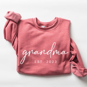 Personalized Grandma Est Sweatshirt, Gigi Sweatshirt, Mothers Day Gift, Gift for Grandmother, Nana Sweatshirt, Tia Sweatshirt, Grandma Gift
