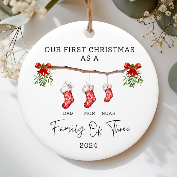 Addobbo natalizio per famiglia di tre persone, addobbo personalizzato per la nuova famiglia, primo addobbo natalizio del bambino, addobbo personalizzato per la famiglia