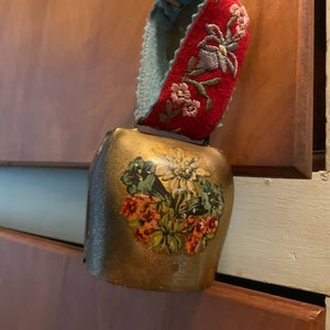 Cowbell with edelweiss accents