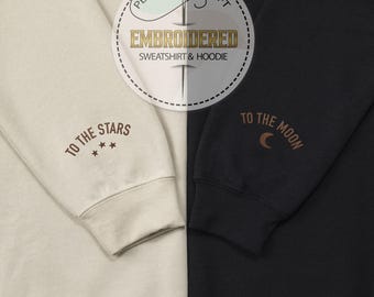 Sweat à capuche brodé d'étoiles et de lune, sweat-shirt assorti pour couple, motif personnalisé sur les manches, tenue d'anniversaire, cadeau de la Saint-Valentin pour les amoureux