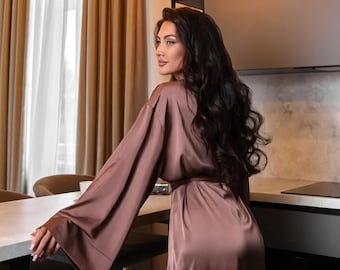 Brązowy jedwabny szlafrok kimono – autentyczna odzież domowa japońskiego projektanta