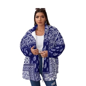Unisex blå paisleybandana Borg fleecekappa med ståkrage och dragkedja | Plusstorlek | Varm och bekväm vinterjacka