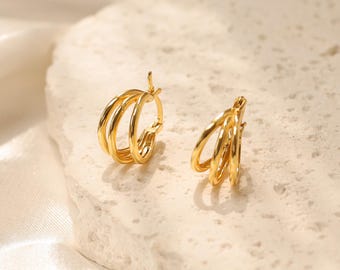 Goldene dreifache zierliche Creolen, zierliche silberne alltägliche stapelbare Ohrringe, minimalistische Ohrringe Geschenk für sie, Huggie Hoop Geschenk