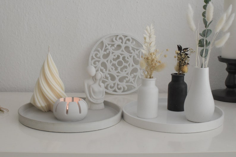 Vase in weiß oder ice-grau, stilvoll und elegant aus Designbeton, Beton, Blumenvase, Trockenblumen, Deko, Tischdeko, Inneneinrichtung Bild 3