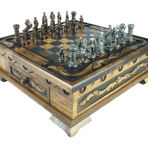 British Medieval Age Themed Chess Set with Drawer - Handmade Engraved Chess Set for Him - Massive wooden Chess -cadeau d'anniversaire