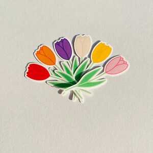 Stickerpakket tulpen, twaalf dagboekstickers, dagboekstickers in verschillende kleuren: wit, paars, oranje, rood, geel en roze.
