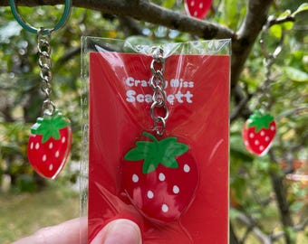 Llavero de fresa acrílica / Charm para bolso kawaii