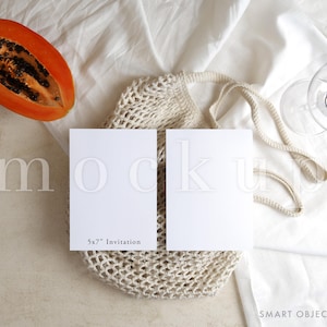 Papaya Einladungskarte Mockup, doppelseitige Einladungskarte MockUp 13x18 | PSD Smart Objekt Echtes Foto