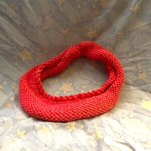 Handgestrickter Pinker Infinity Schal