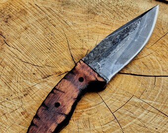 Damascus knife mohogany